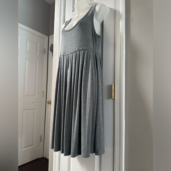 Saint Tropez West Gray sleeveless dress 🩶 - Picture 3 of 6